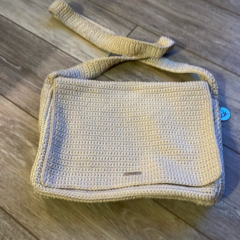 The Sak bag in EUC. Zipper closure